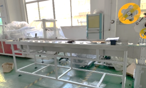 某國(guó)際知名高端美妝品牌定制模具雙標(biāo)(biāo)站平面貼標(biāo)(biāo)機(jī)(jī)定制